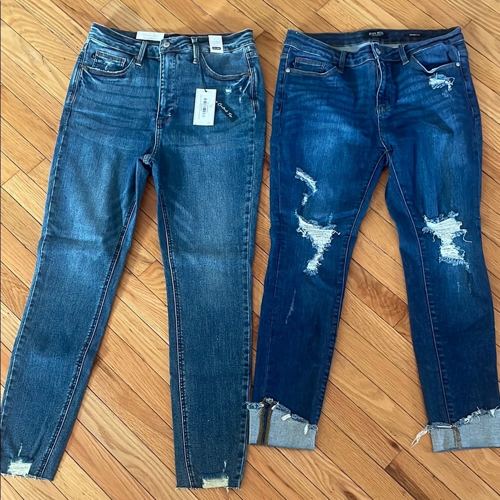 2 Pairs of Judy Blue Jeans 13/31